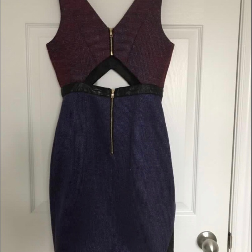 THREE FLOOR DRESS - Picture 5 of 8